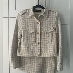 Zara Cream Houndstooth Blazer with skirt-shorts with Gold Buttons